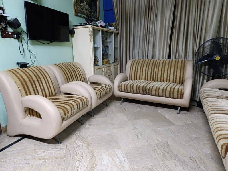 Habbit branded sofa set 3