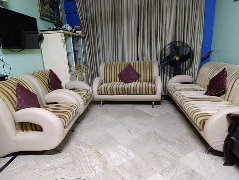 Habbit branded sofa set 4