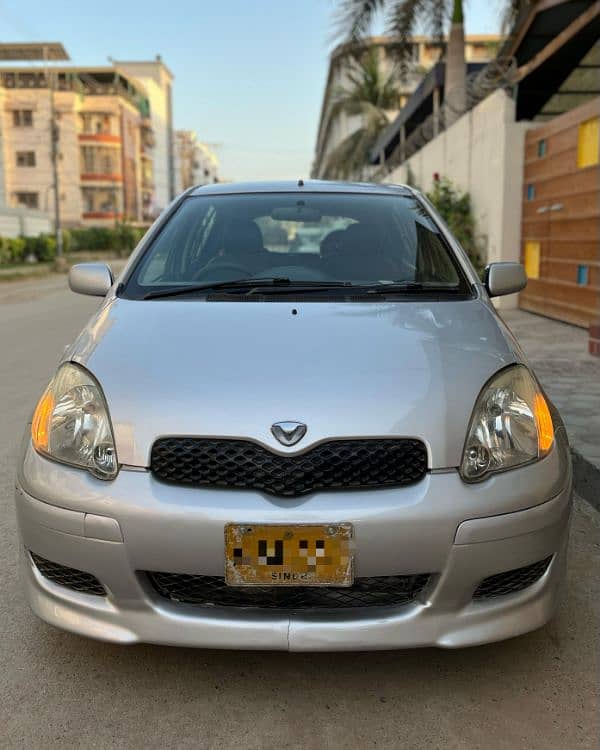 Toyota Vitz 2002 Reg. 2005 Silver first owner comonq 0