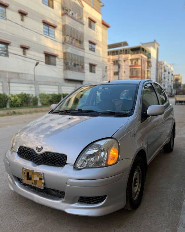 Toyota Vitz 2002 Reg. 2005 Silver first owner comonq 2