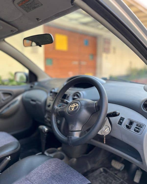 Toyota Vitz 2002 Reg. 2005 Silver first owner comonq 7