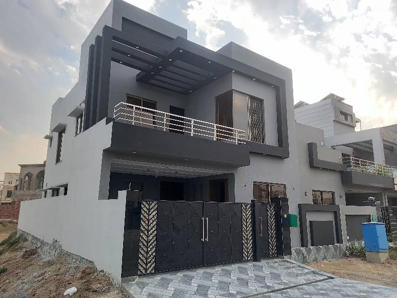 Prime Location House Of 8 Marla For sale In Bahria Nasheman - Zinia 4