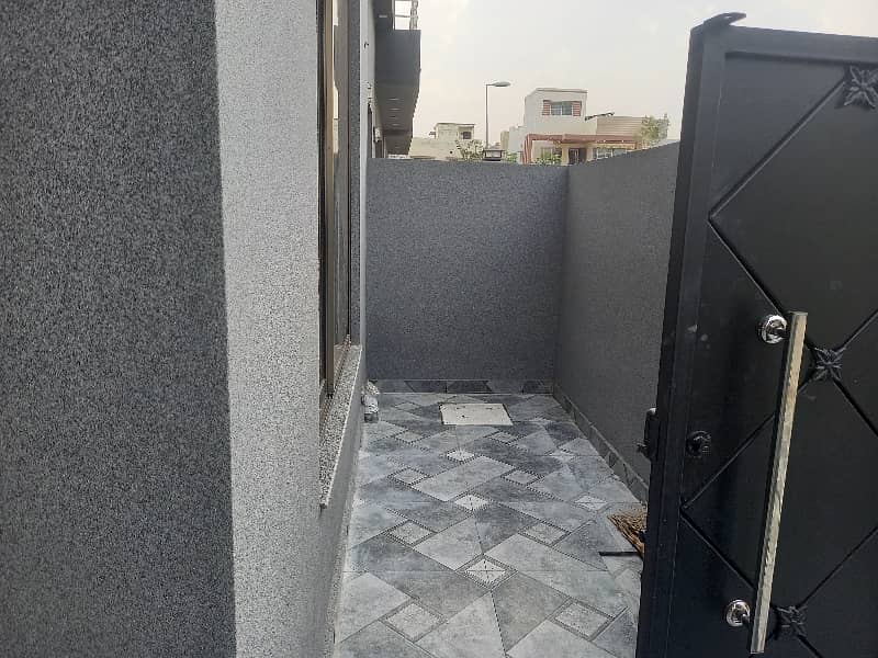 Prime Location House Of 8 Marla For sale In Bahria Nasheman - Zinia 8