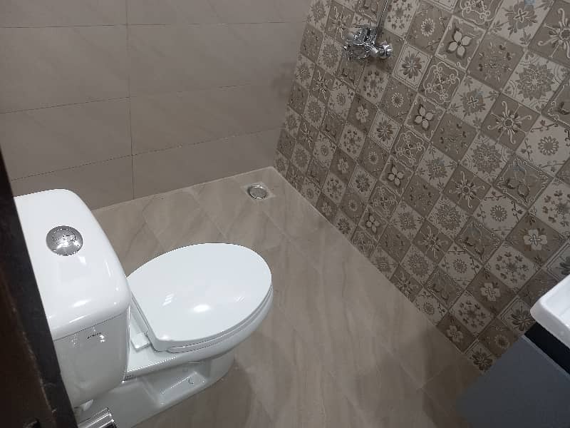 Prime Location House Of 8 Marla For sale In Bahria Nasheman - Zinia 14