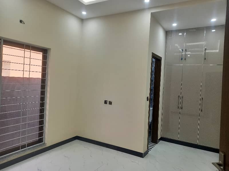 Prime Location House Of 8 Marla For sale In Bahria Nasheman - Zinia 15