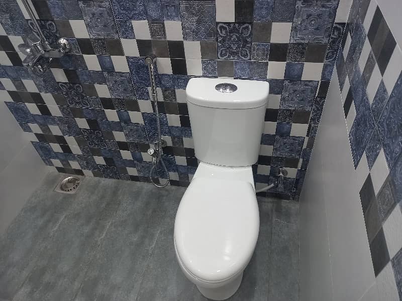 Prime Location House Of 8 Marla For sale In Bahria Nasheman - Zinia 19