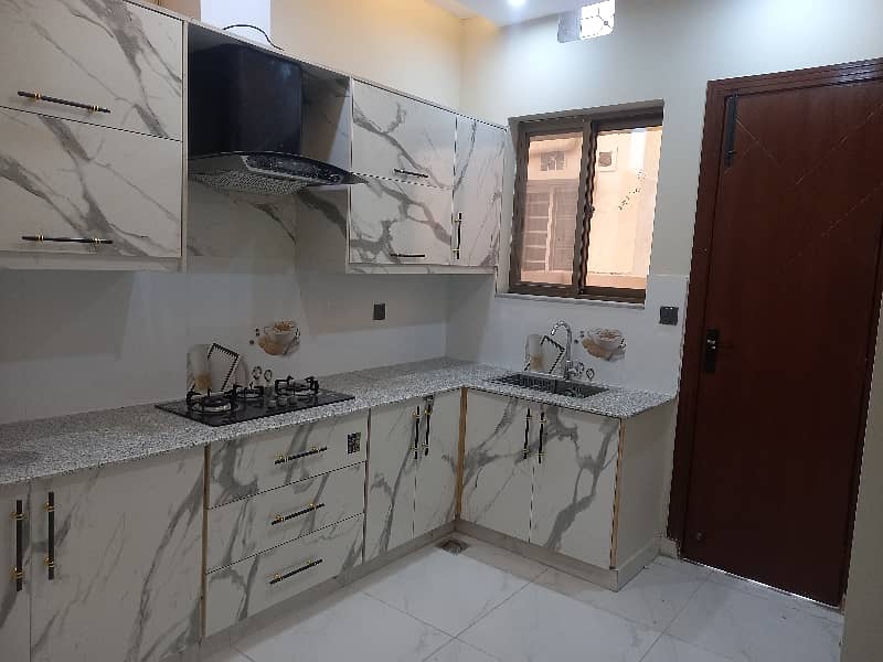 Stunning Prime Location 5 Marla House In Bahria Nasheman - Iris 10
