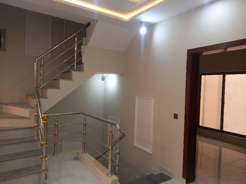 Stunning Prime Location 5 Marla House In Bahria Nasheman - Iris 13