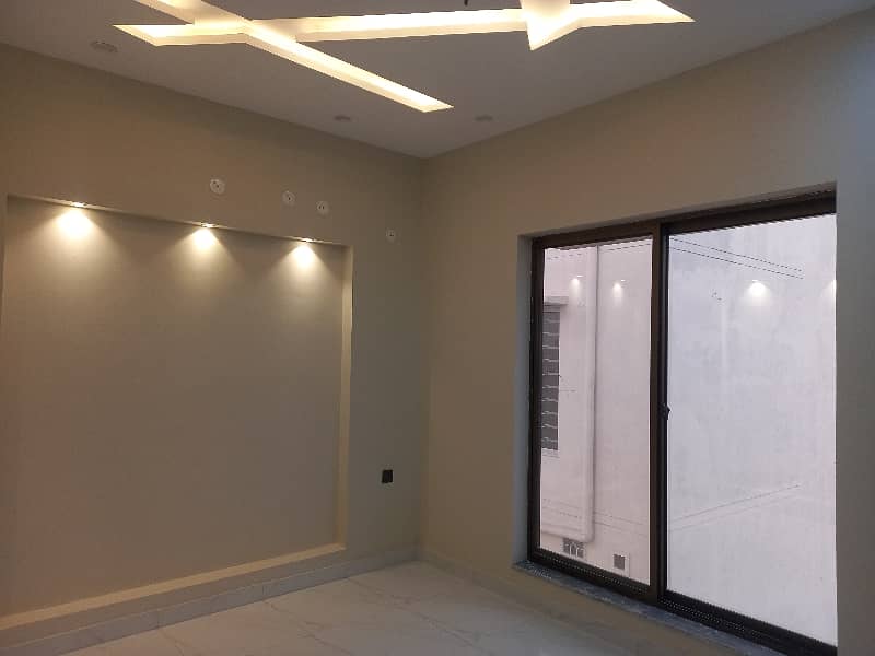 Stunning Prime Location 5 Marla House In Bahria Nasheman - Iris 15