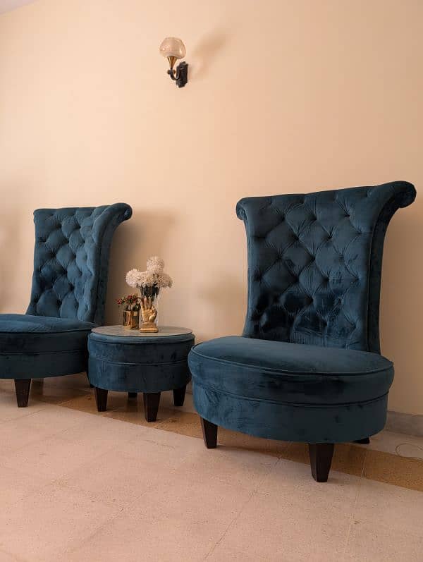 beautiful wing Chairs with table like new 1