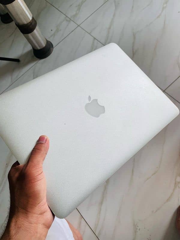 *Apple Macbook Air 2017 Core i5 0