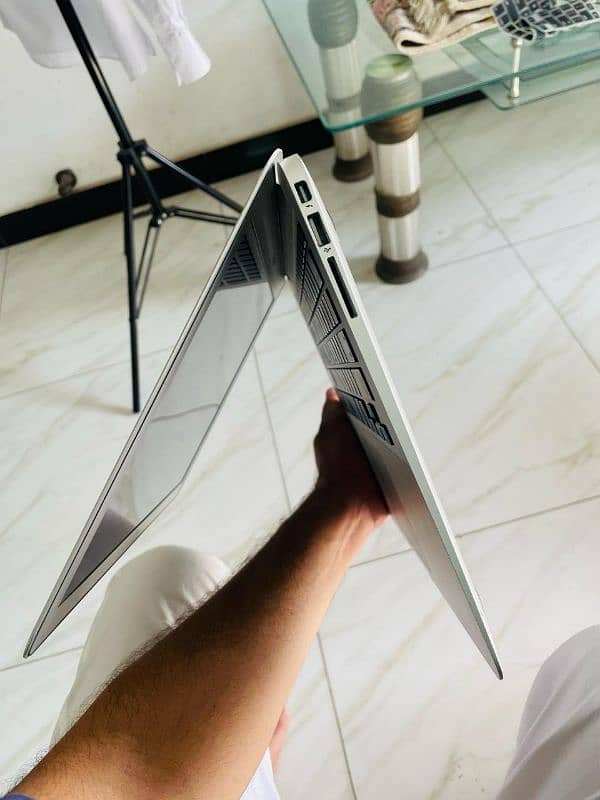 *Apple Macbook Air 2017 Core i5 1