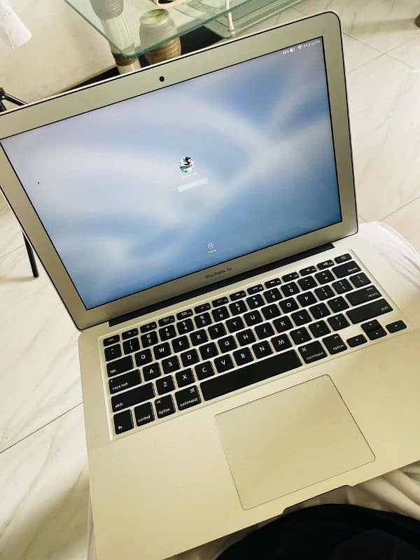 *Apple Macbook Air 2017 Core i5 3