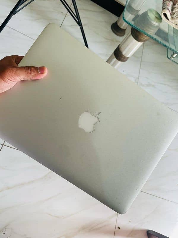 *Apple Macbook Air 2017 Core i5 4