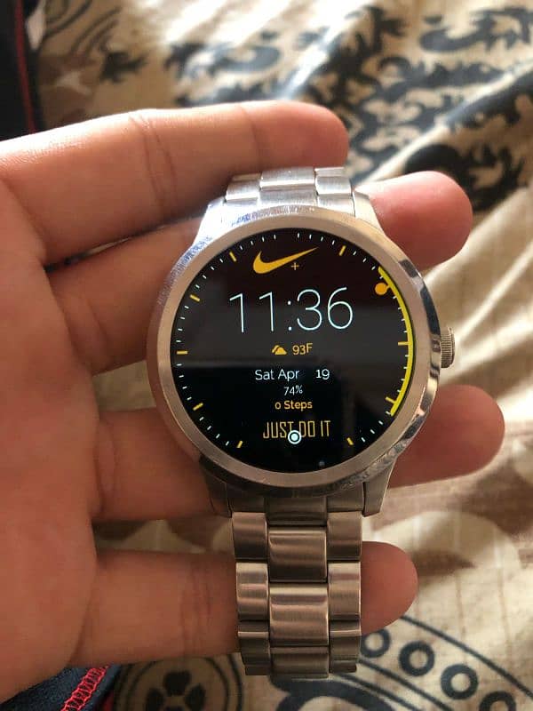 Fossil Q founder 0