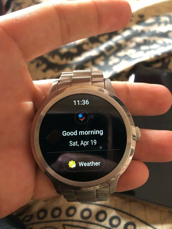 Fossil Q founder 2