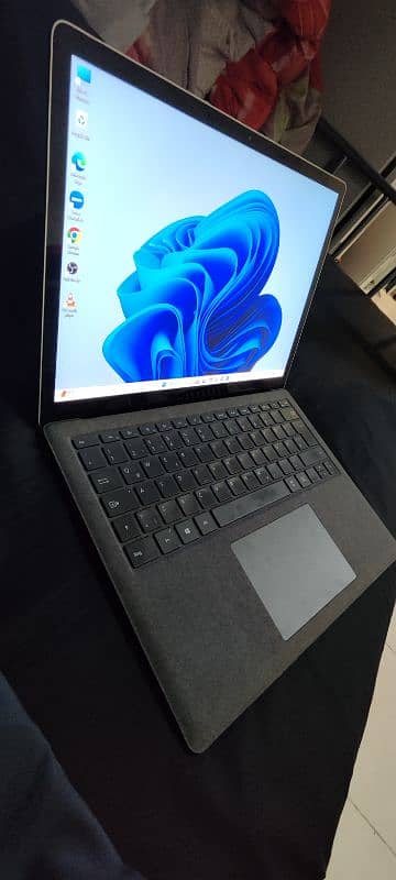 Microsoft surface 3 laptop 2