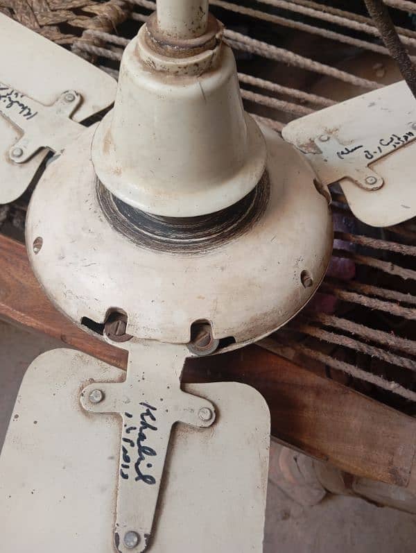 ceiling fan  contact number 03046576860 just call this nmbr 0