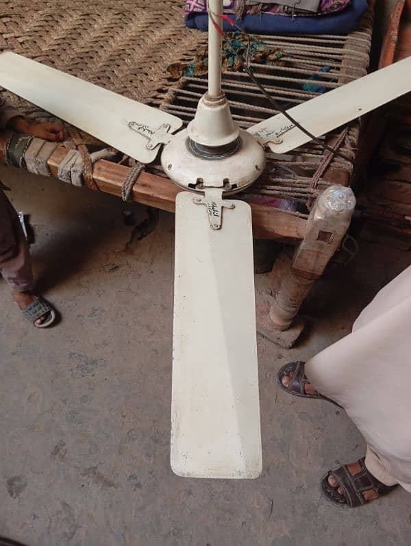 ceiling fan  contact number 03046576860 just call this nmbr 2