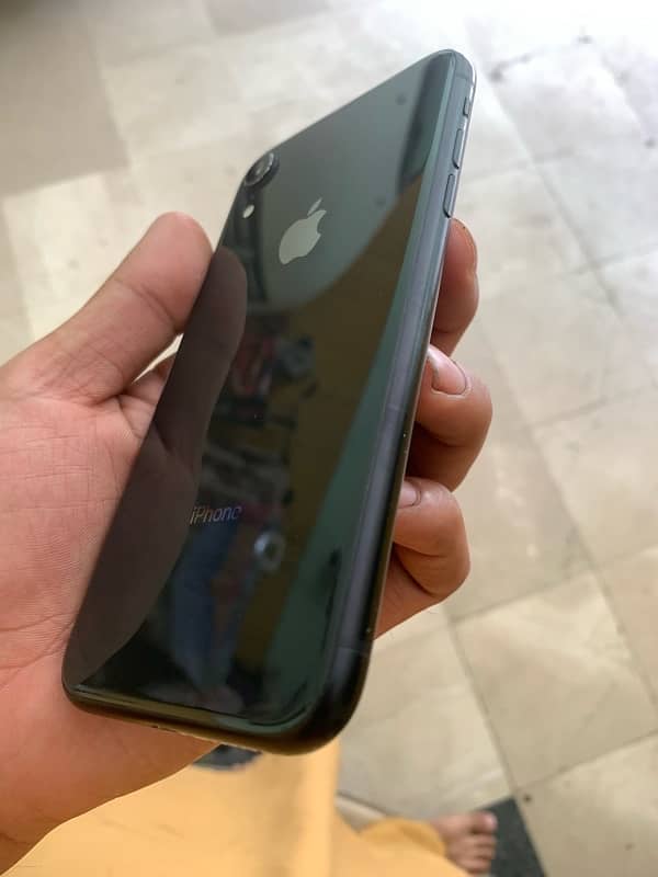 iPhone XR 1