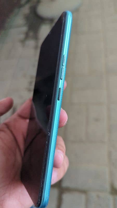 Tecno spark 8c 4+2 128 2