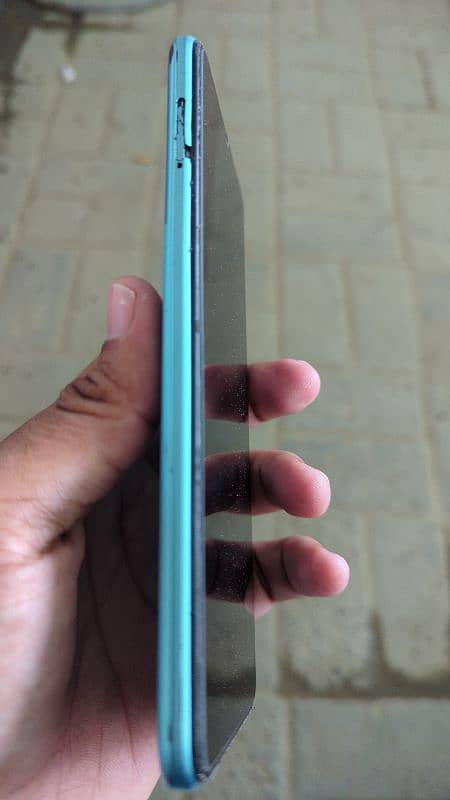 Tecno spark 8c 4+2 128 4