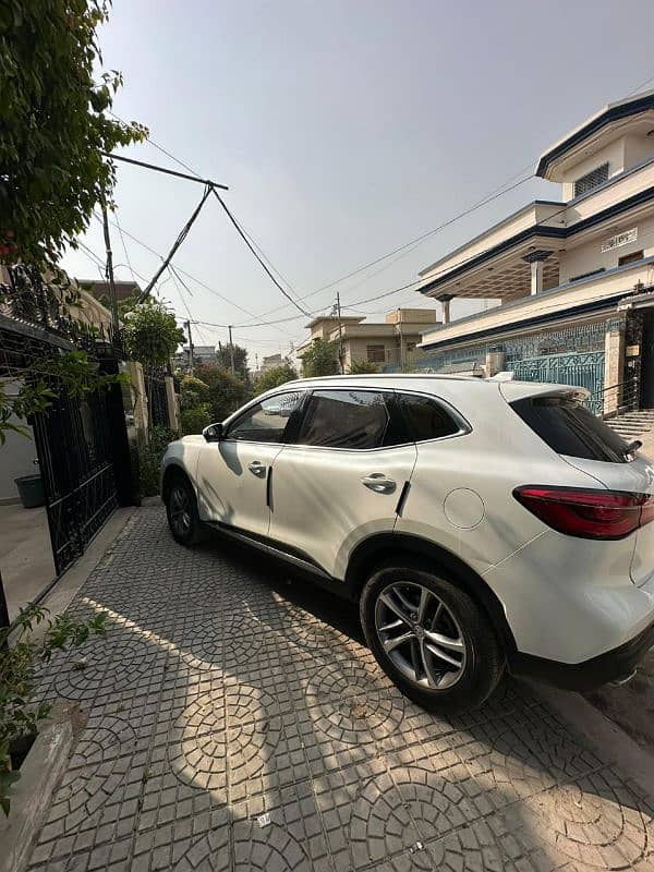 MG HS 2021 3