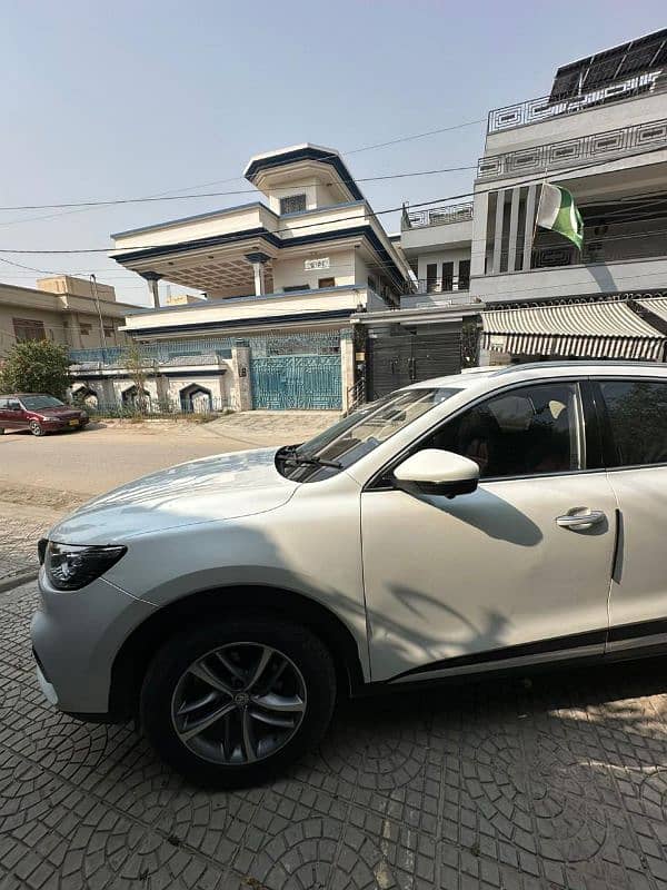 MG HS 2021 12
