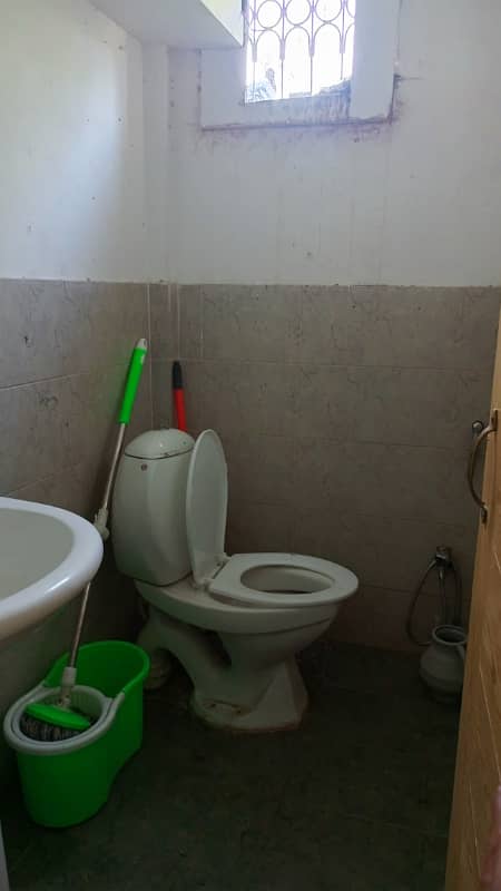 Offiice for rent in Cavalry Ground on amin road for it office software house and call center and other commercial activities as u want 3