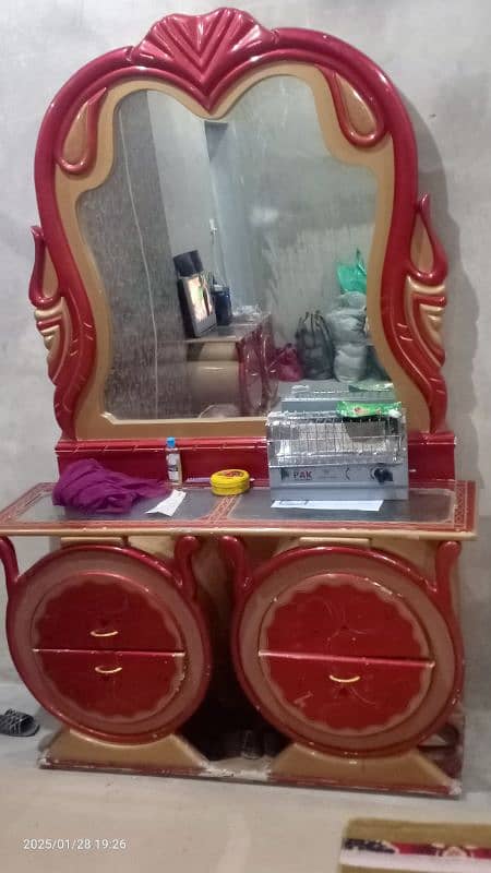 Bed Set King Size Urgent Sale 30,000. 0