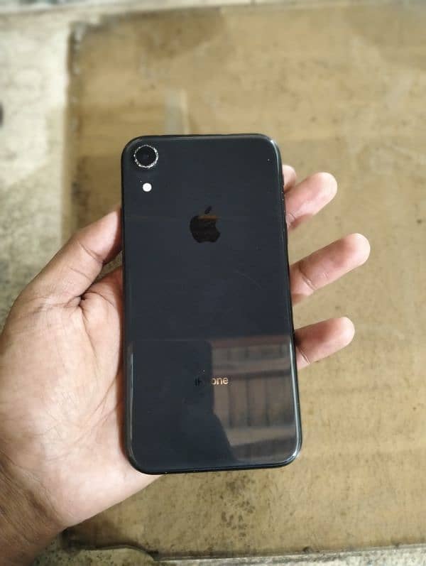 iPhone XR 1