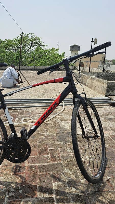 Trinx Free 1.0 hybrid bicycle 8