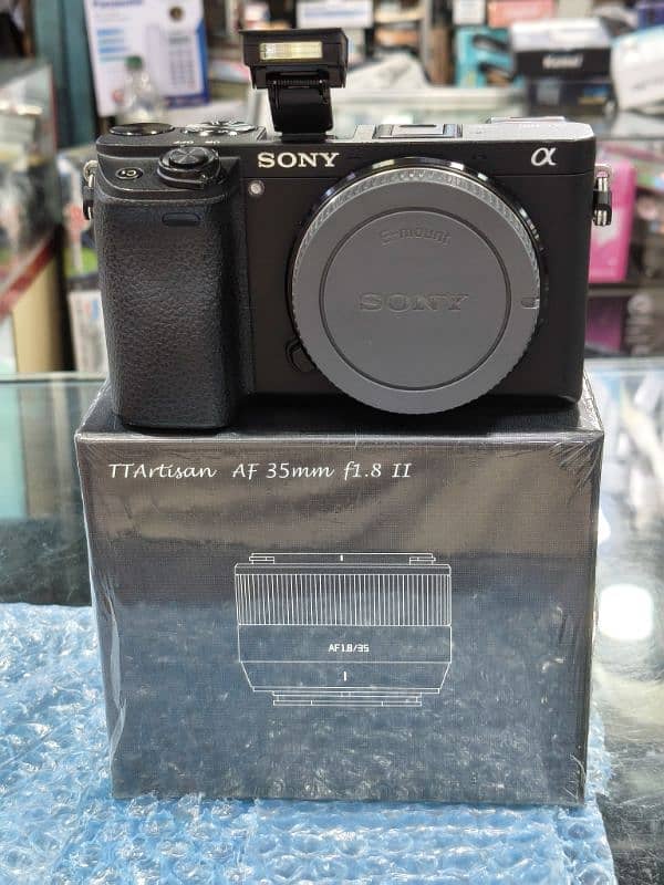 Sony A6300  4k with 35mm 1.8 AUTOFOCUS New lens 0