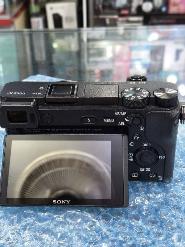 Sony A6300  4k with 35mm 1.8 AUTOFOCUS New lens 5