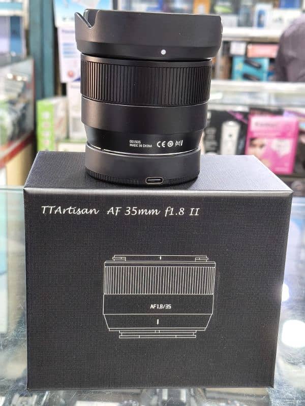 Sony A6300  4k with 35mm 1.8 AUTOFOCUS New lens 6