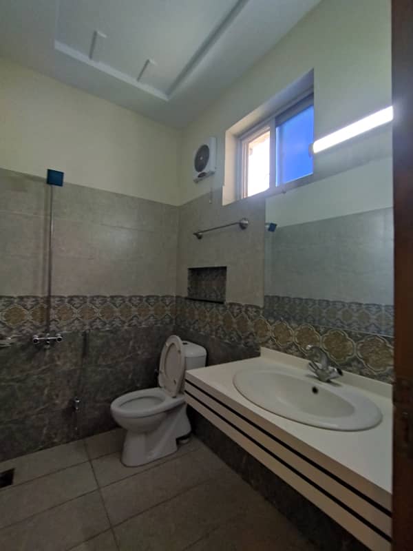 10 Marla Upper Portion For Rent In G-13 Islamabad 9