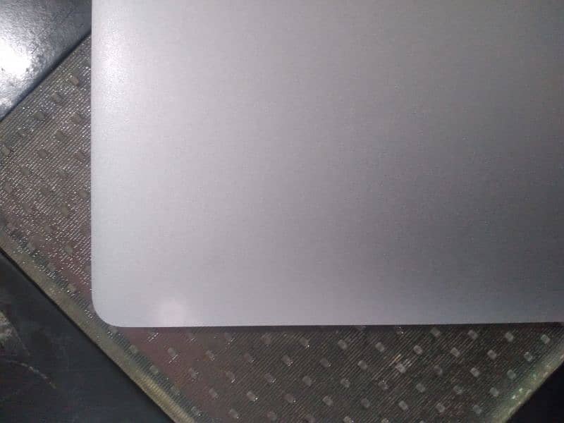 Macbook Pro M2, 13", (8/256) Good Condition 3