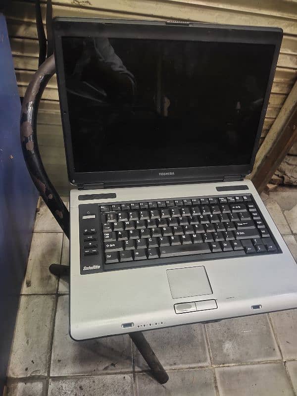 Toshiba. core2duo. 03073783690. e 0