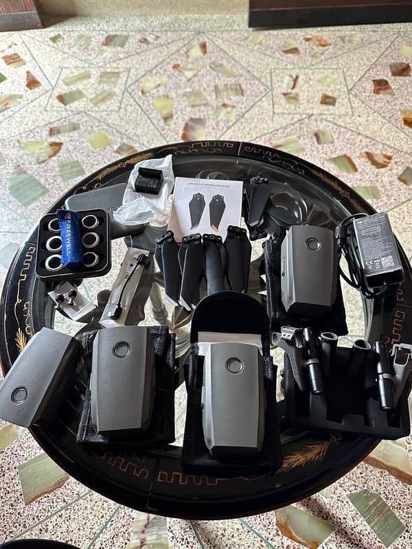 DJI mavic 2 pro / zoom with 4 batteries btr than air/mini 2