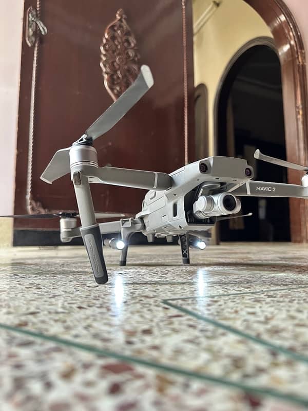 DJI mavic 2 pro / zoom with 4 batteries btr than air/mini 0