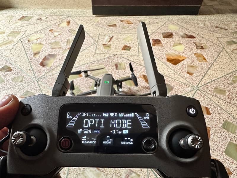 DJI mavic 2 pro / zoom with 4 batteries btr than air/mini 18