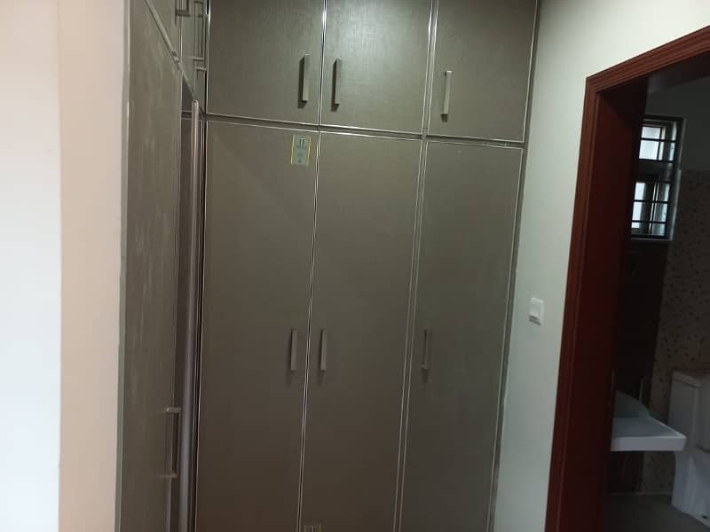 10 Marla 3 Bedrooms Flat For Sale Park Facing. 11