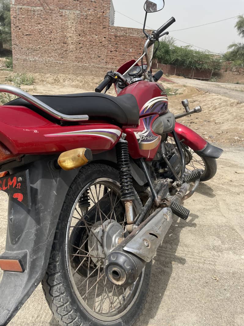 Honda Pridor Red Color Model 2012 0