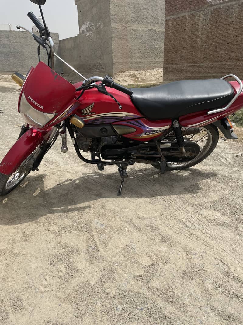 Honda Pridor Red Color Model 2012 1