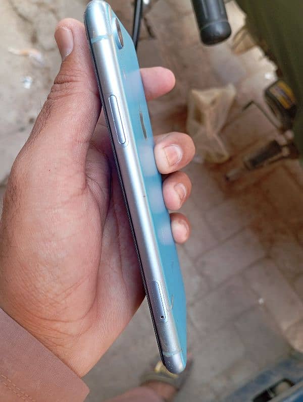 iPhone XR 1