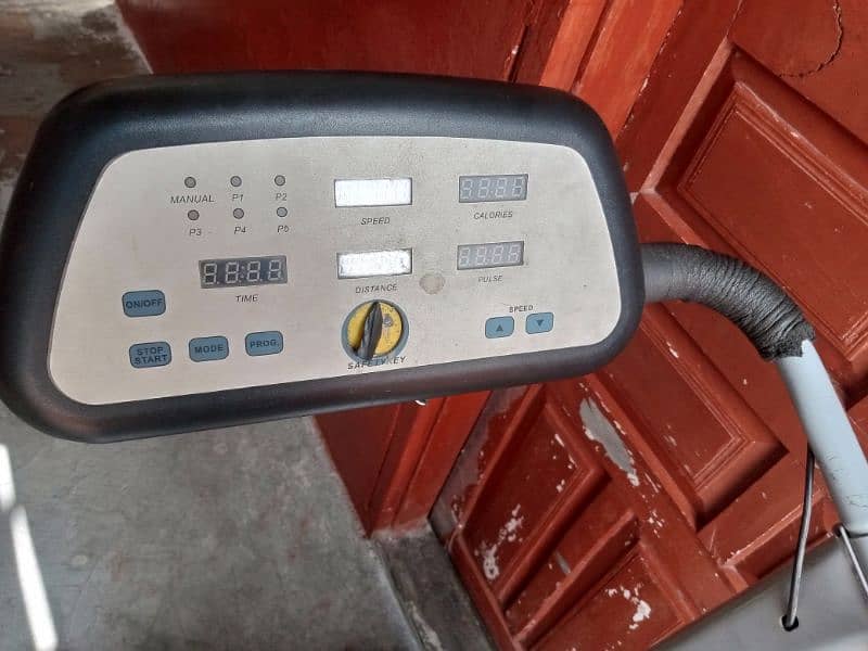 Treadmill running machine. 4