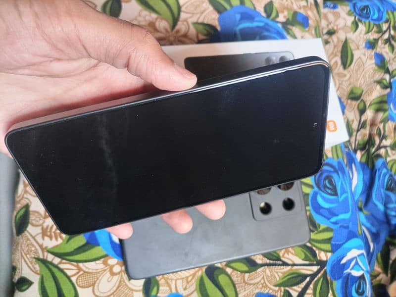 Redmi Note 13 (8+8,256) PTA Approved Rear Midnight Black 1