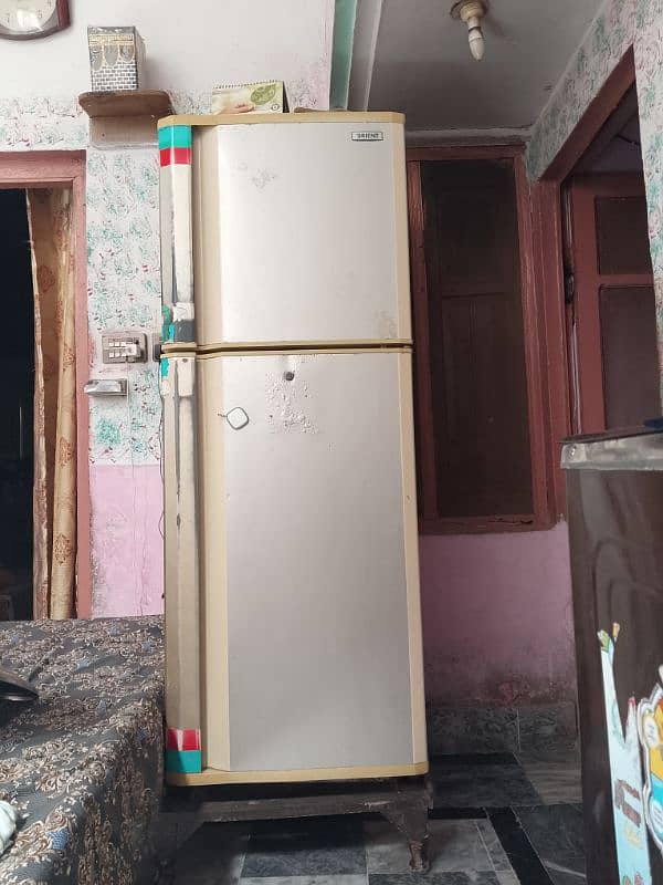 orient fridge condition 10 by 8 change krni hai eslye sale kr rahe 1
