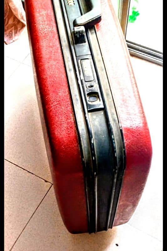 2 SUITE CASES 6000 2