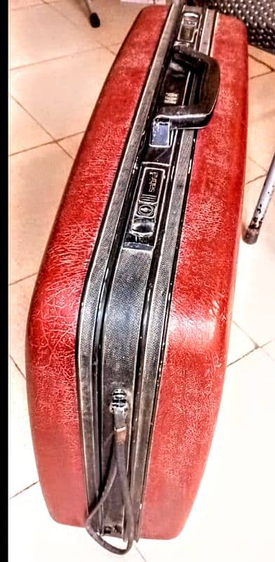 2 SUITE CASES 6000 3